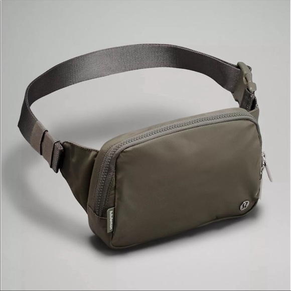 NWT Lululemon Large Everywhere Belt Bag - Picture 3 of 8